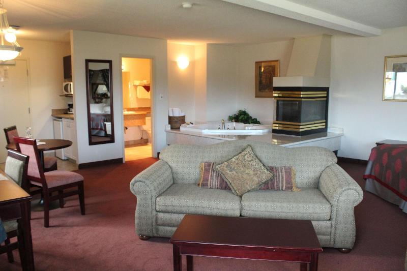 Tamarack Motor Inn image