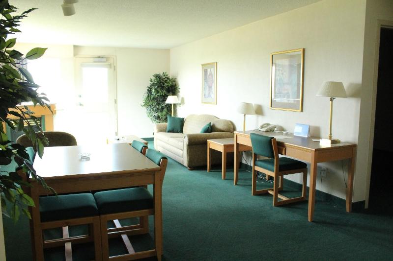 Tamarack Motor Inn image