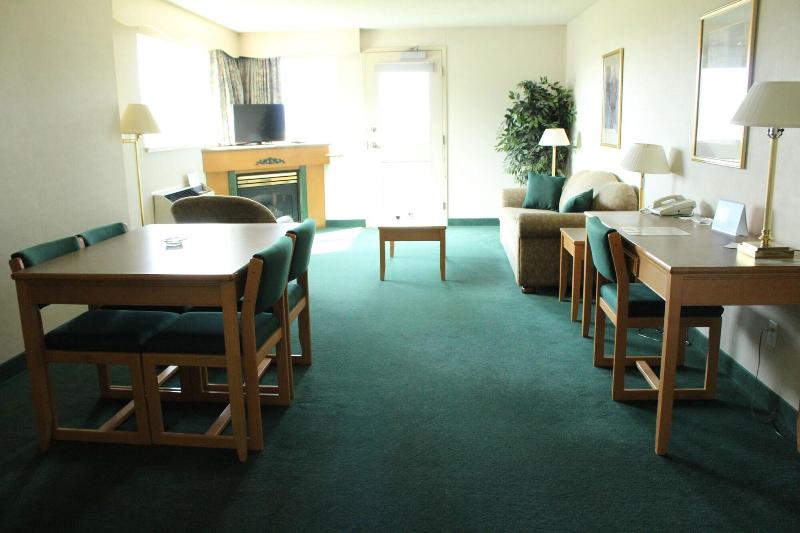 Tamarack Motor Inn image