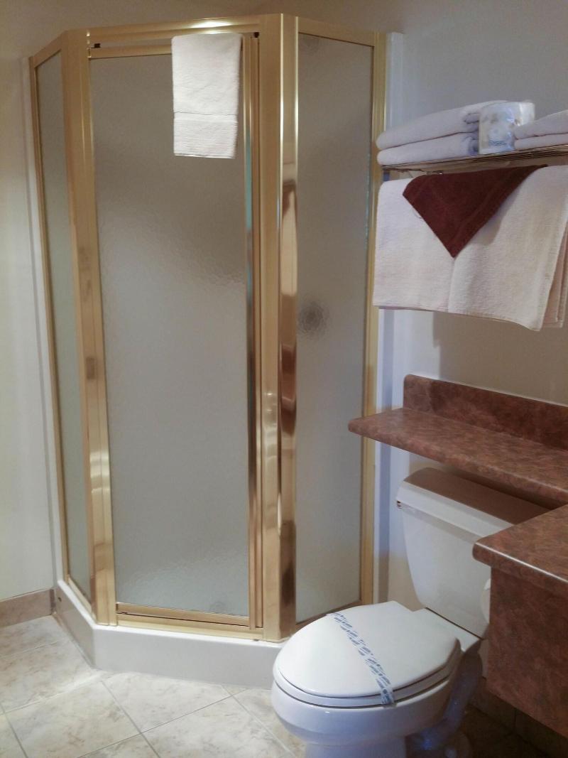 Tamarack Motor Inn image