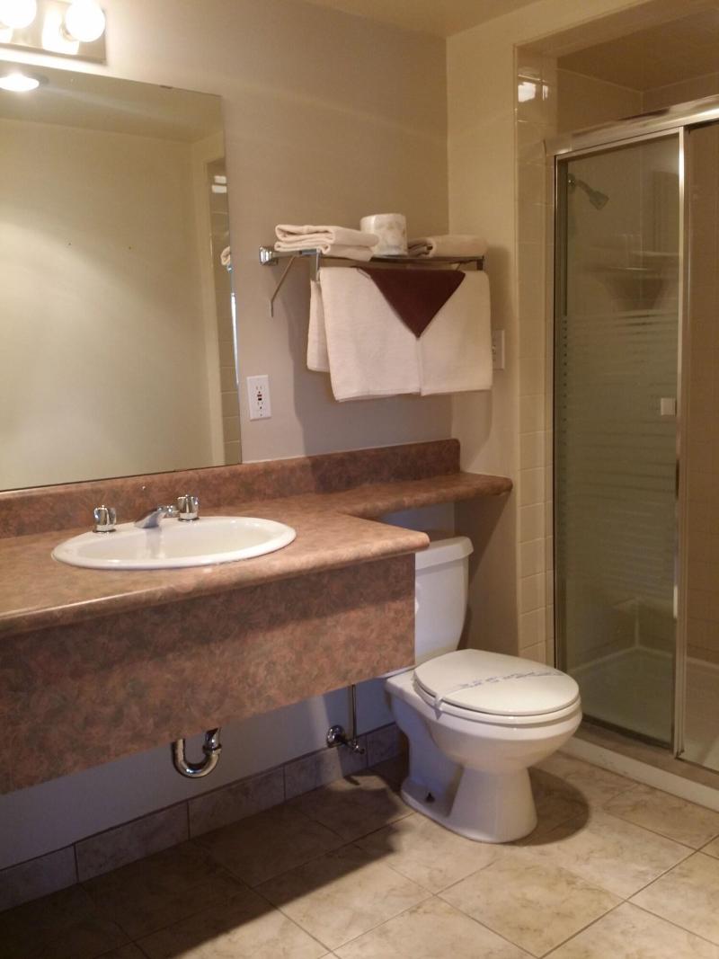 Tamarack Motor Inn image