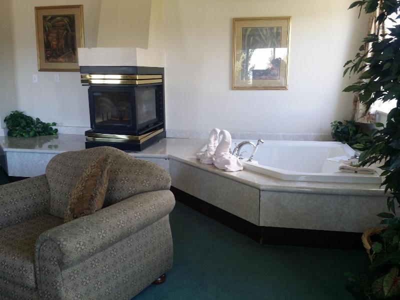 Tamarack Motor Inn image