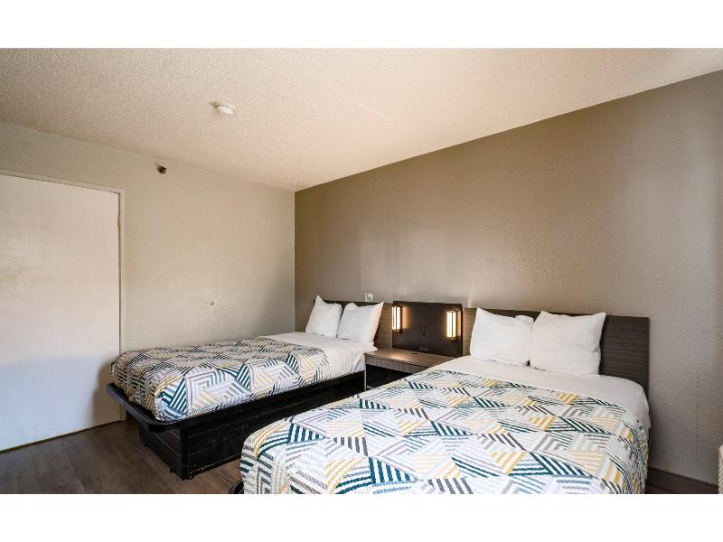 Motel 6 Wethersfield, Ct - Hartford image
