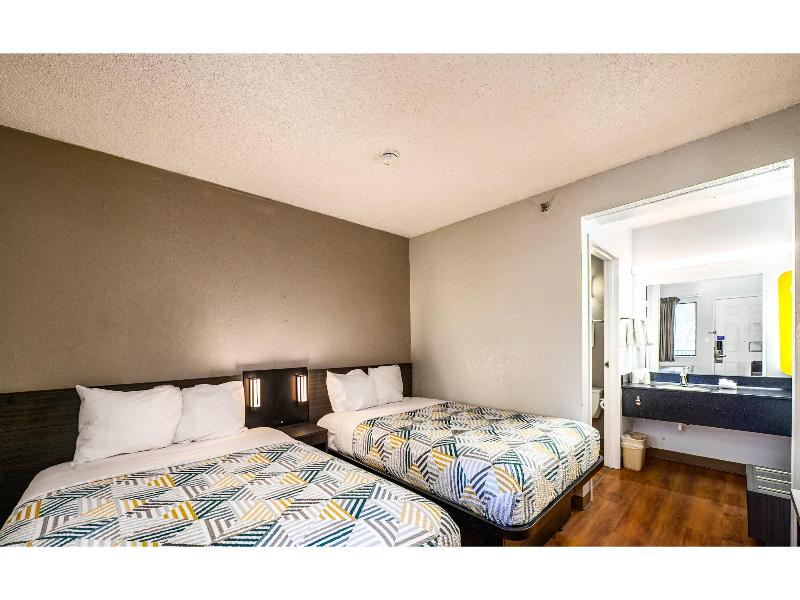 Motel 6 Wethersfield, Ct - Hartford image