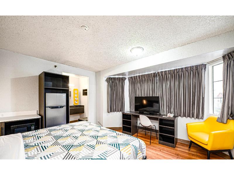 Motel 6 Wethersfield, Ct - Hartford image