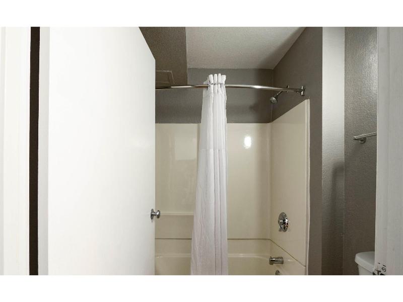 Motel 6 Wethersfield, Ct - Hartford image