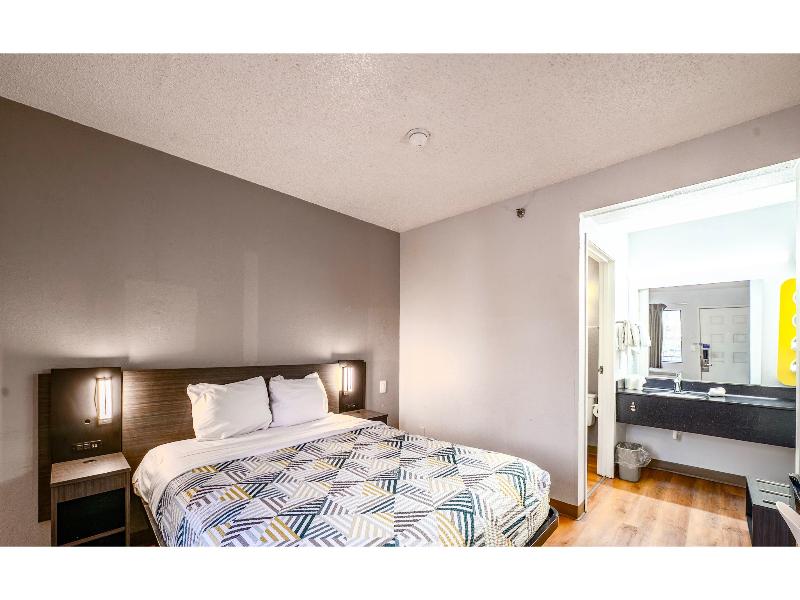 Motel 6 Wethersfield, Ct - Hartford image
