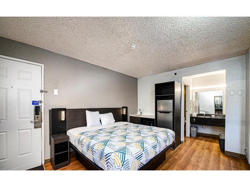 Motel 6 Wethersfield, Ct - Hartford image