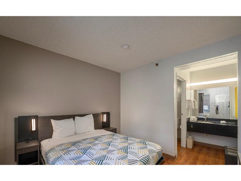 Motel 6 Wethersfield, Ct - Hartford image
