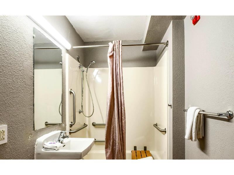 Motel 6 Wethersfield, Ct - Hartford image