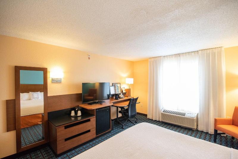 Fairfield Inn Suites Cleveland Avon image