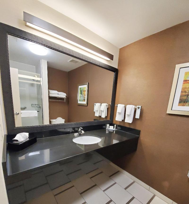 Fairfield Inn Suites Cleveland Avon image
