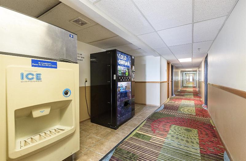 Motel 6 Kewanee image 7