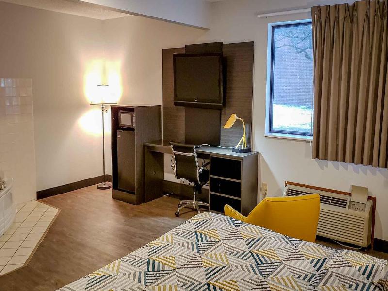 Motel 6 Kewanee image 4