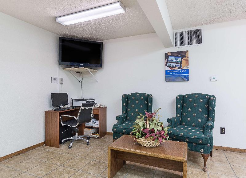 Motel 6 Kewanee image