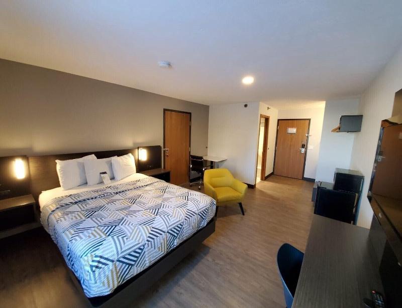 Motel 6 Kewanee image