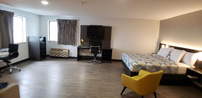 Motel 6 Kewanee image