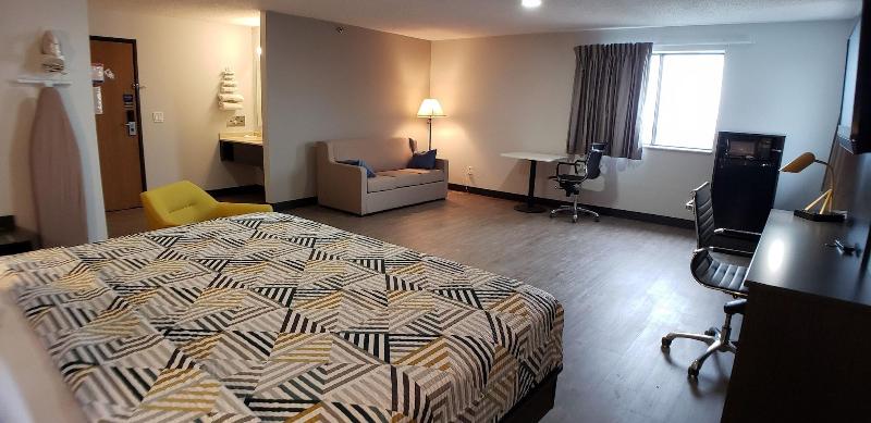 Motel 6 Kewanee image