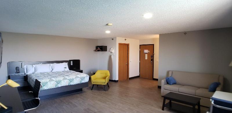 Motel 6 Kewanee image