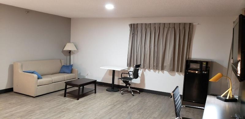 Motel 6 Kewanee image