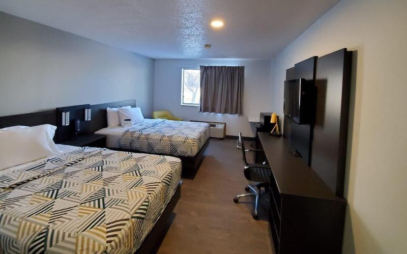 Motel 6 Kewanee image