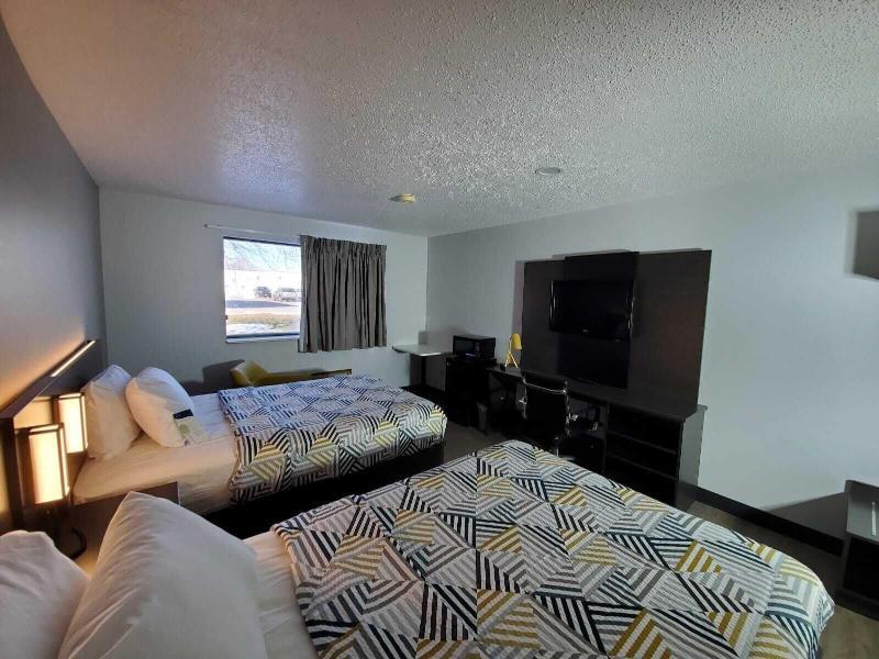 Motel 6 Kewanee image