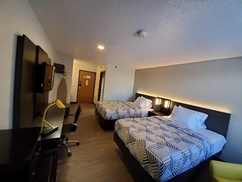 Motel 6 Kewanee image