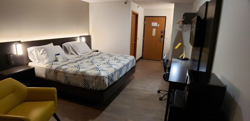 Motel 6 Kewanee image