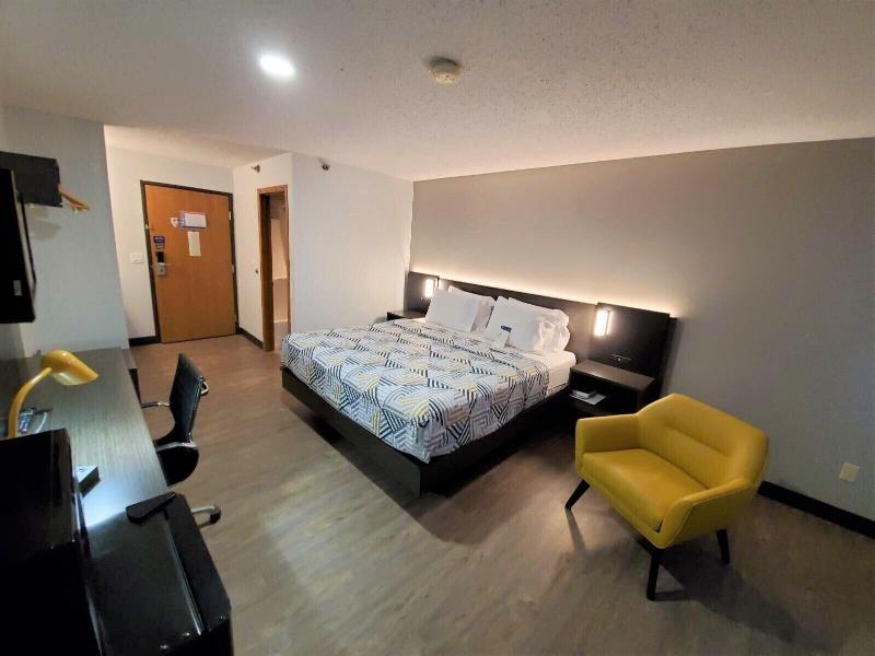 Motel 6 Kewanee image 10