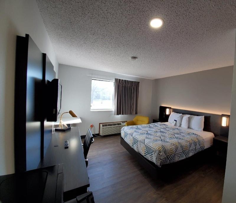 Motel 6 Kewanee image