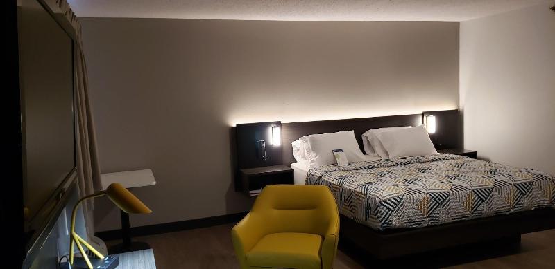 Motel 6 Kewanee image