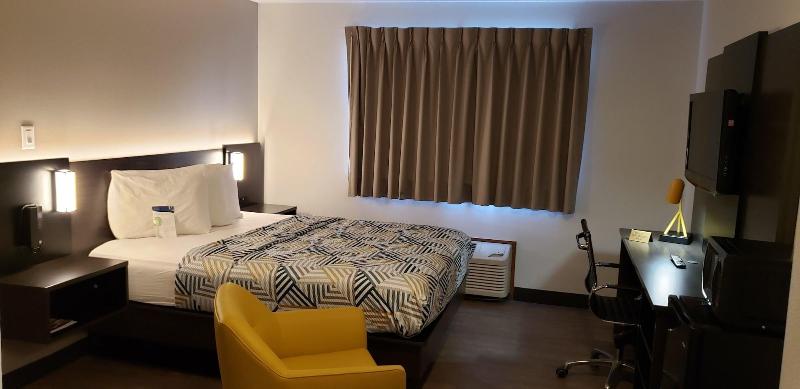 Motel 6 Kewanee image