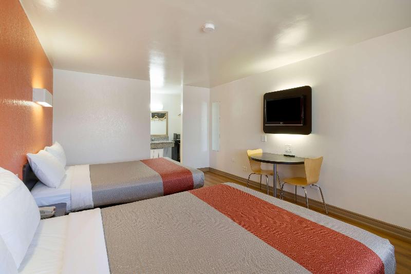 Motel 6 Claremont, CA image