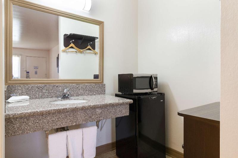 Motel 6 Claremont, CA image