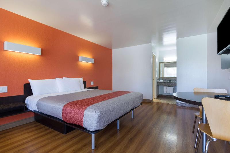 Motel 6 Claremont, CA image