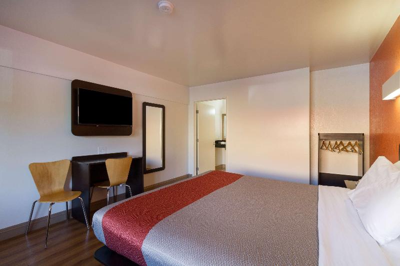 Motel 6 Claremont, CA image
