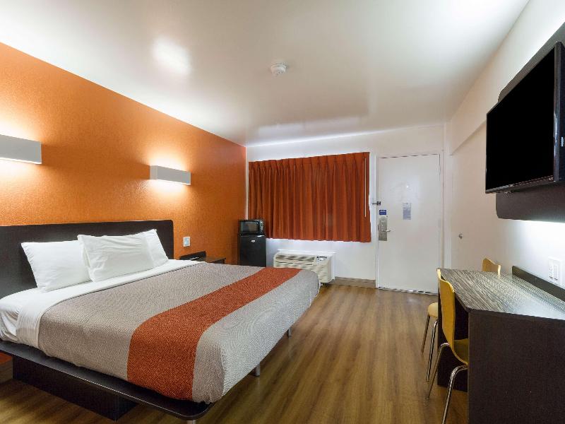 Motel 6 Claremont, CA image