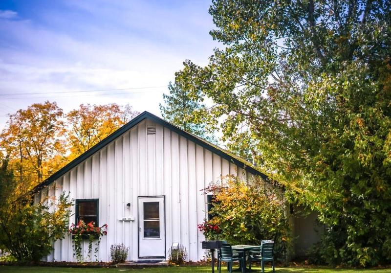 Leland Lodge image