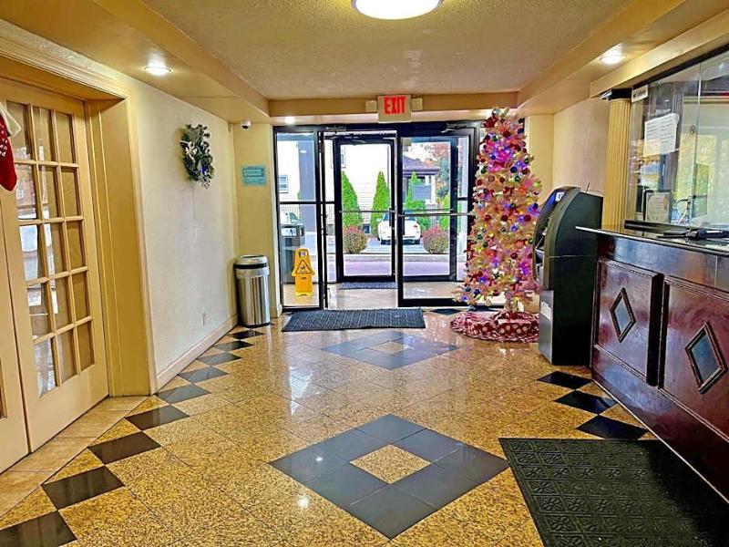 Red Carpet Inn Newark Airport image