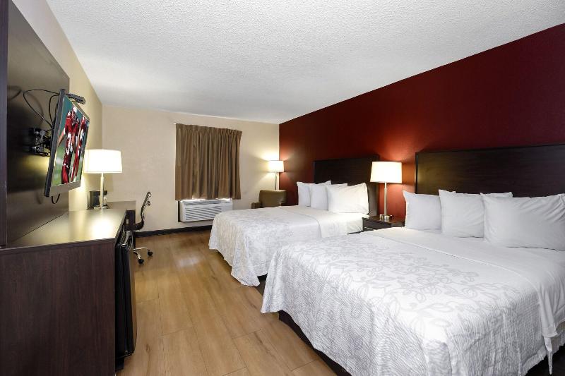 Red Roof PLUS+ & Suites Opelika image