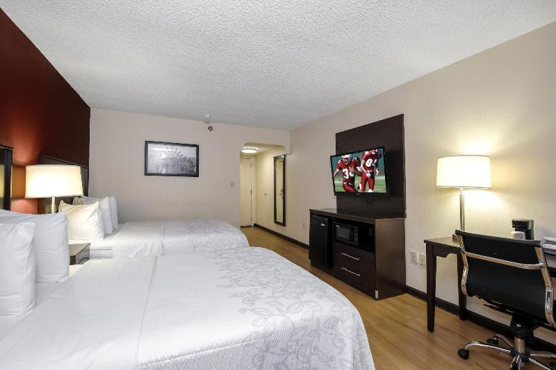 Red Roof PLUS+ & Suites Opelika image
