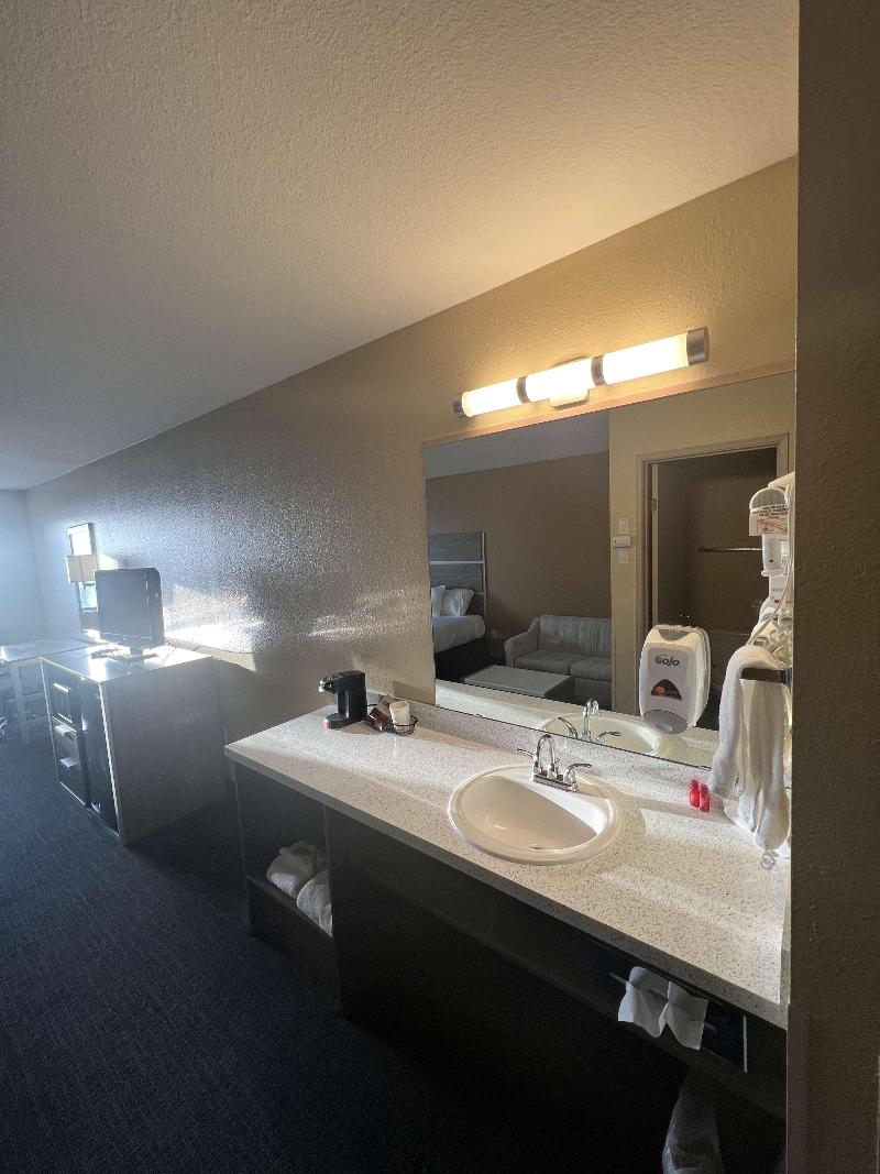 Surestay By Best Western Wells image