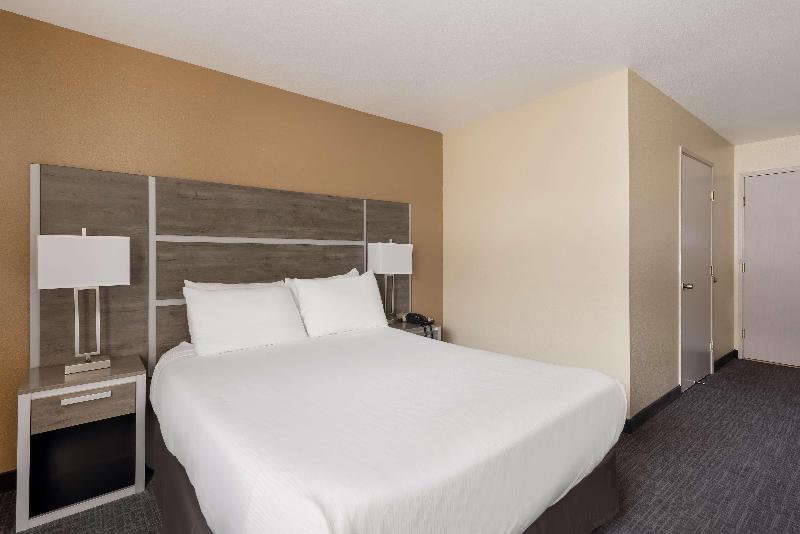 Surestay By Best Western Wells image