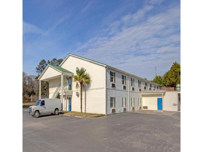 Plantation Inn & Suites Near Locust Grove I 75 image