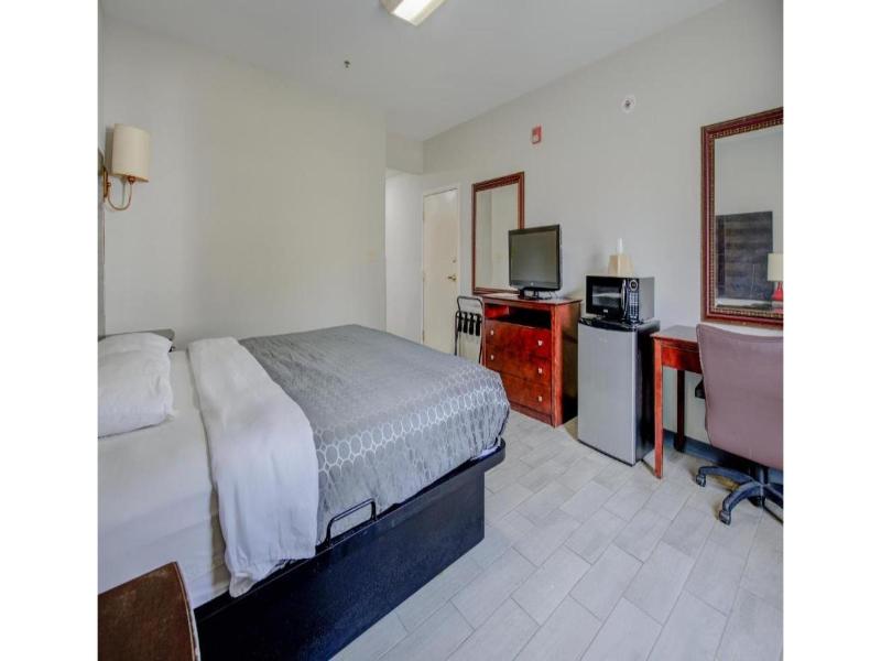 Plantation Inn & Suites Near Locust Grove I 75 image