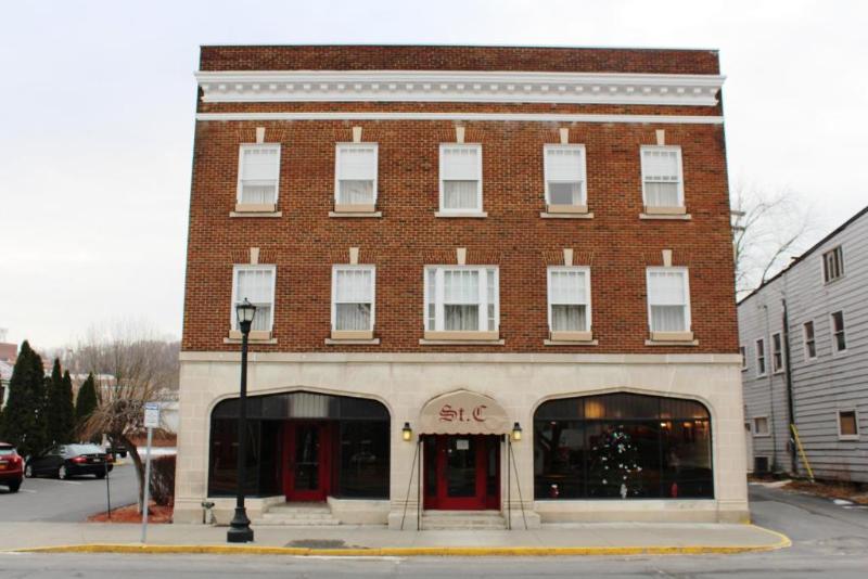 St Charles Hotel Hudson image