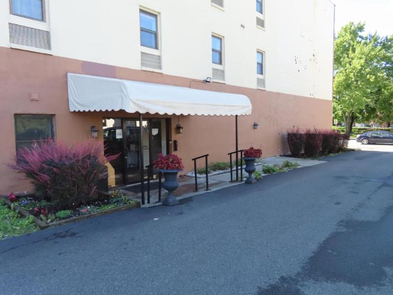 St Charles Hotel Hudson image
