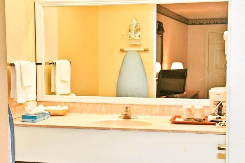 Hilltop Inn Suites North Stonington image