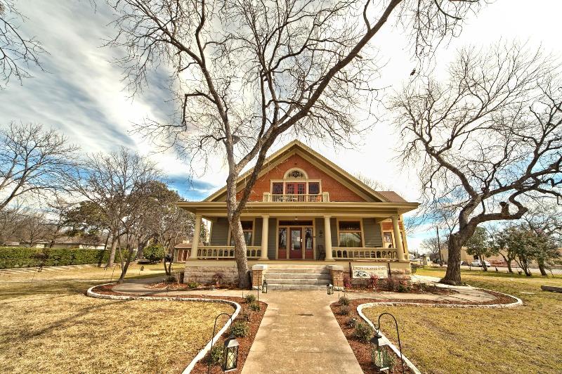 Iron Horse Inn image