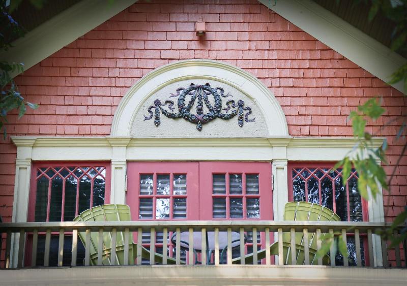Iron Horse Inn image